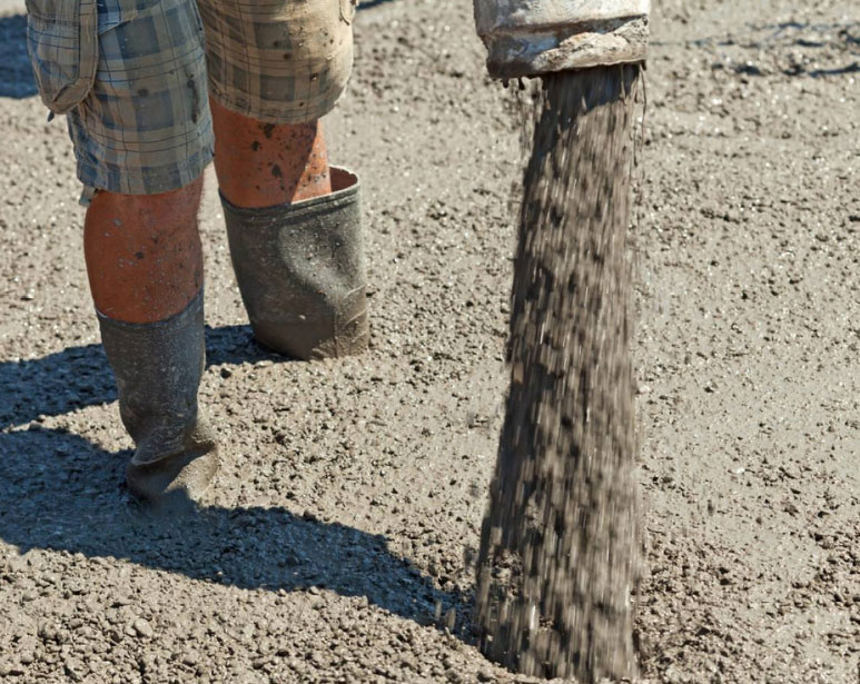 雨天實施防汛混凝土工程應該注意哪些？【植樁機廠家】